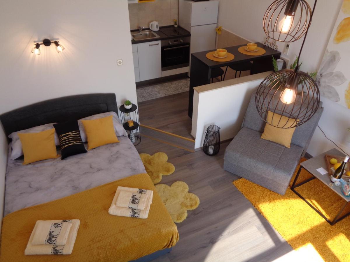Apartment M *